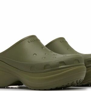 Balenciaga
X Crocs Platform Mule - Men's
Size 11 (EU 44)
